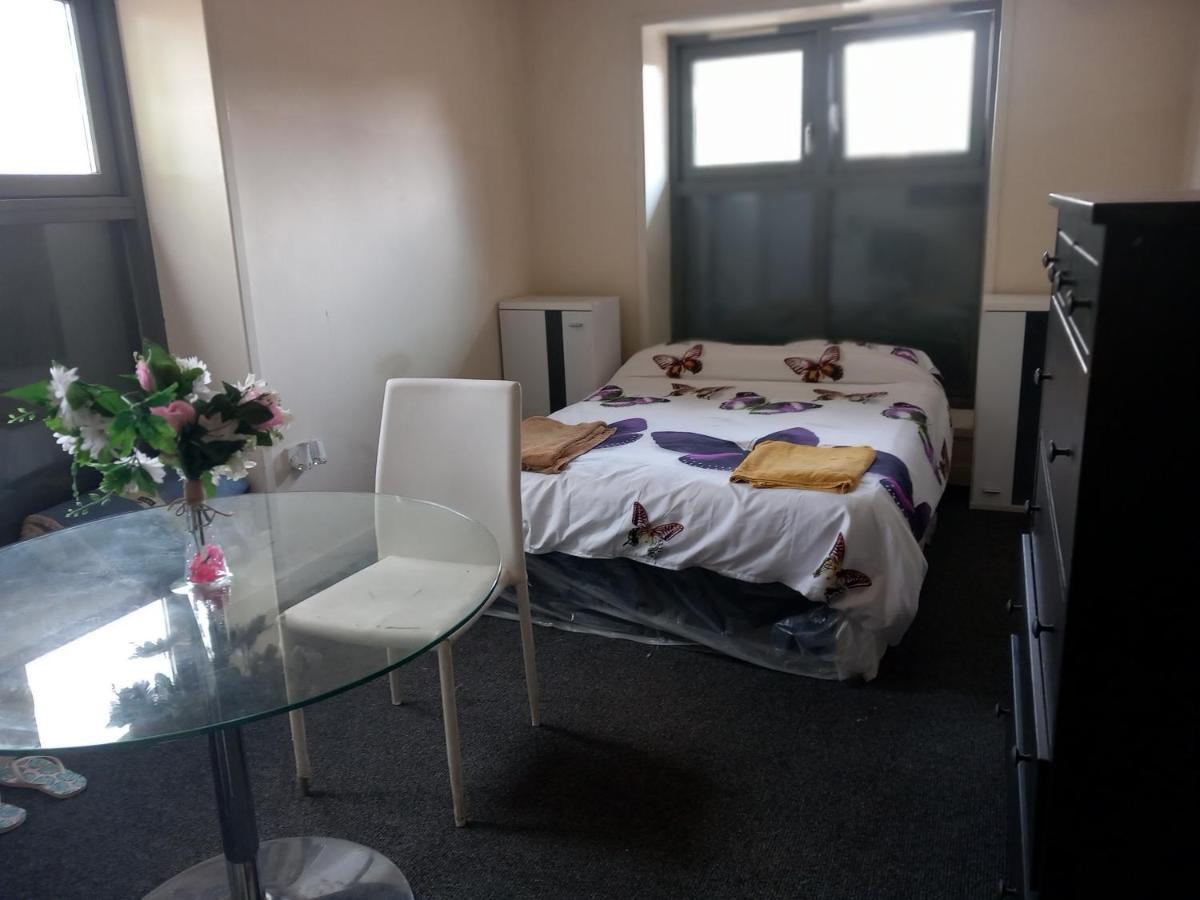 Jah Lodge Кройдон Екстериор снимка