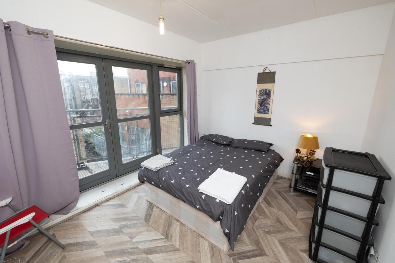 Jah Lodge Кройдон Екстериор снимка