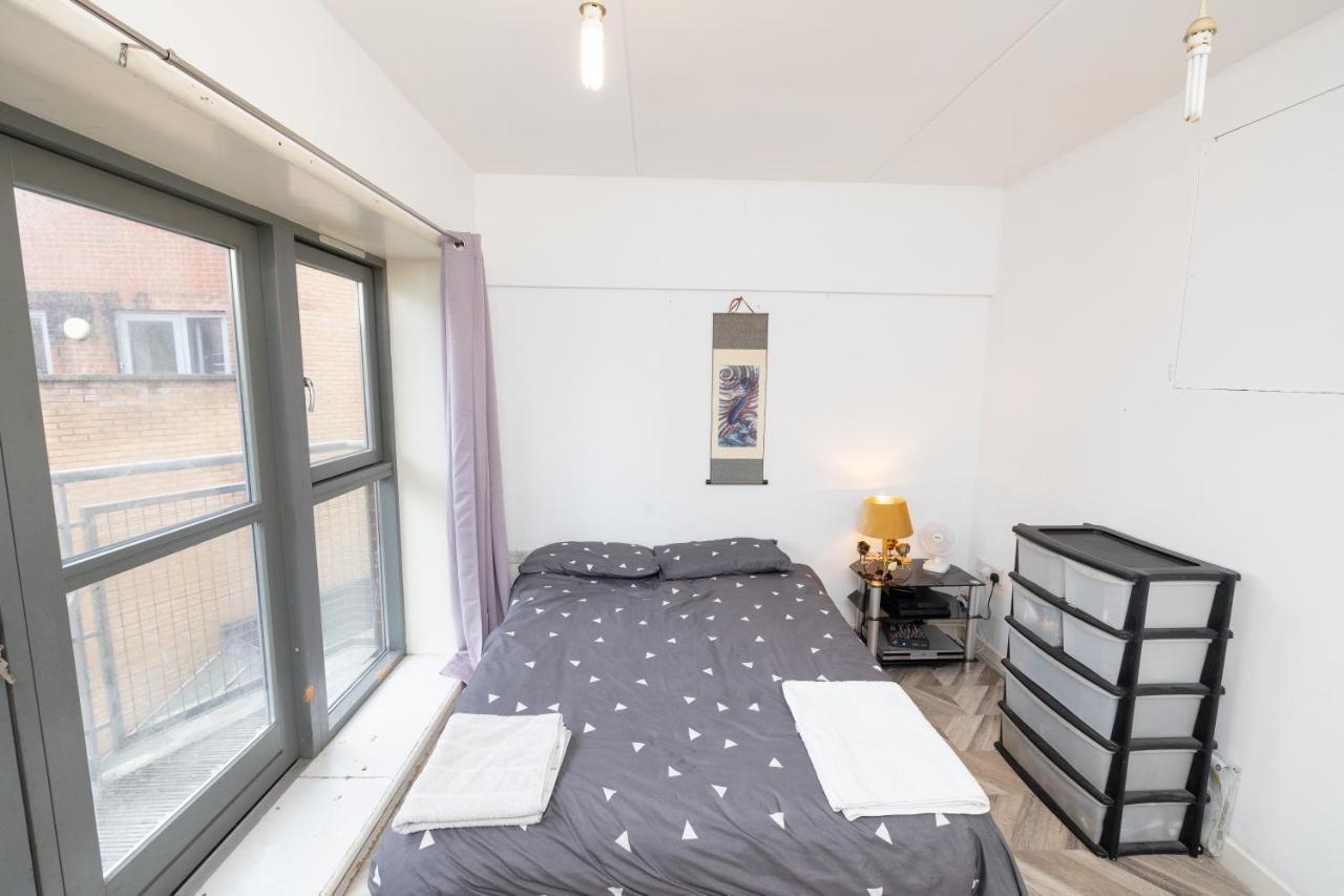 Jah Lodge Кройдон Екстериор снимка
