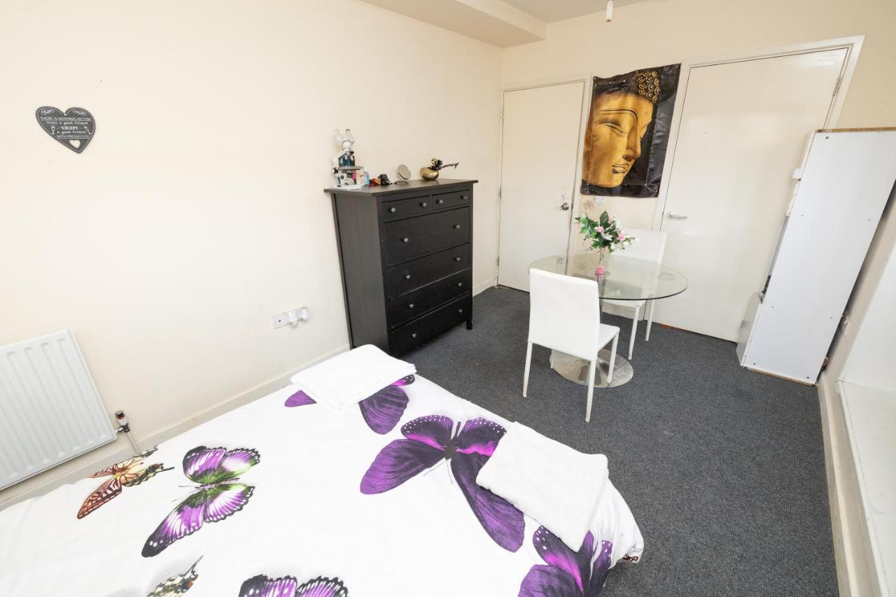 Jah Lodge Кройдон Екстериор снимка